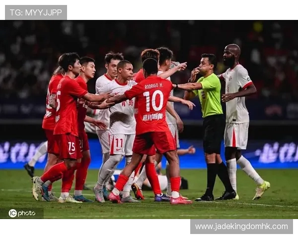 茹子楠参加梅州队赛前踩场 明天有望进入大名单助力球队