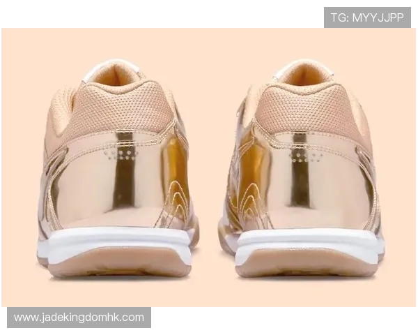 耐克复刻大罗06世界杯限定球鞋 全新底板技术引领潮流