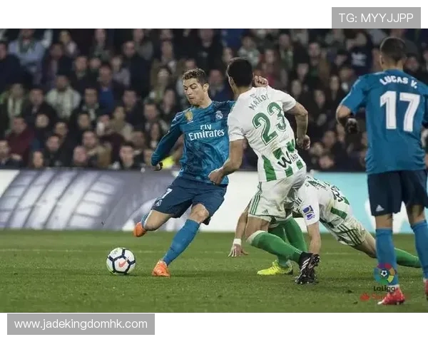 原创输送30米弧线制导！皇马巨星疑被诅咒：7次开天眼长传 却再度受伤